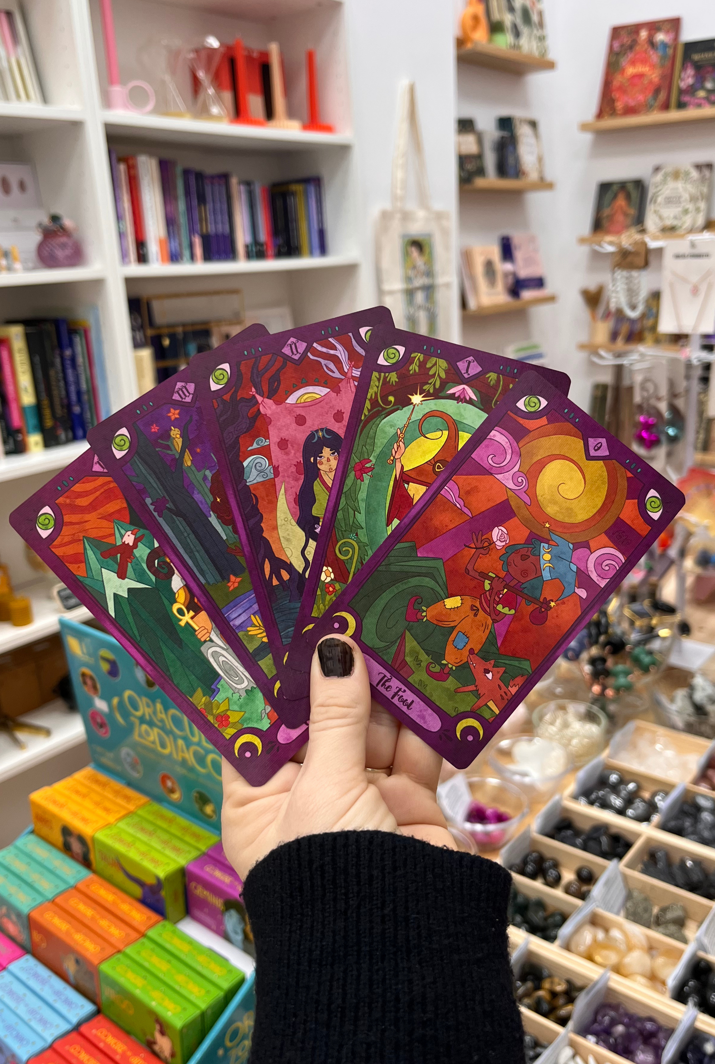 baraja de cartas ilustradas con arpías cartomancia