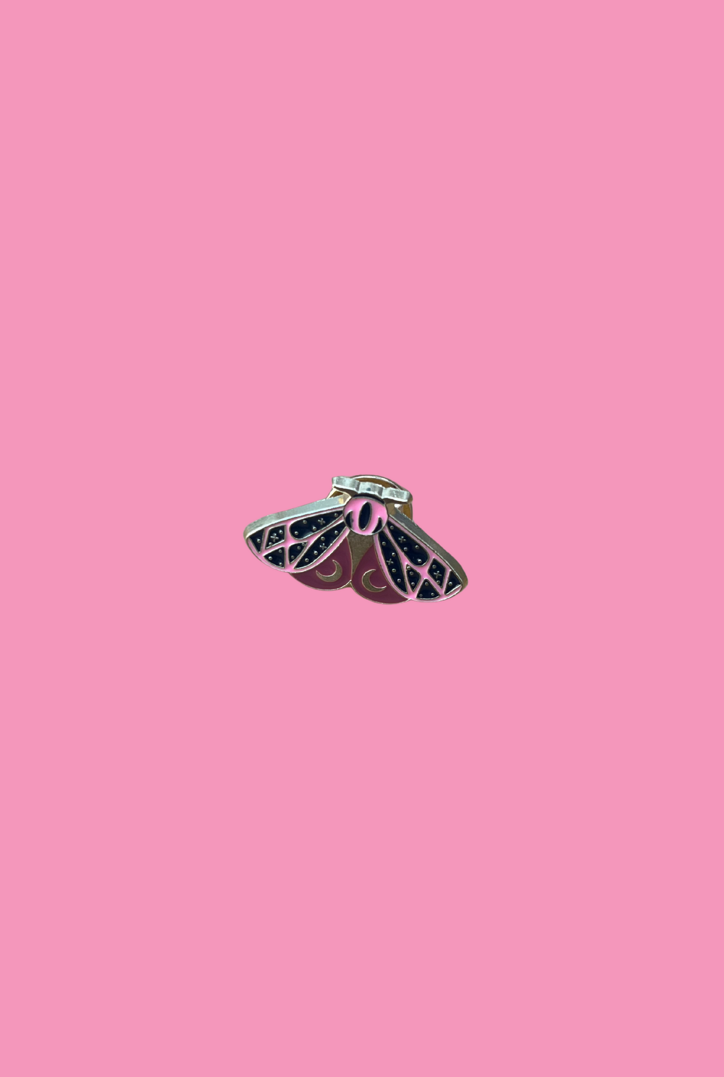 Pin Polilla rosa y negro