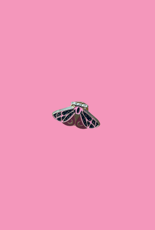 Pin Polilla rosa y negro