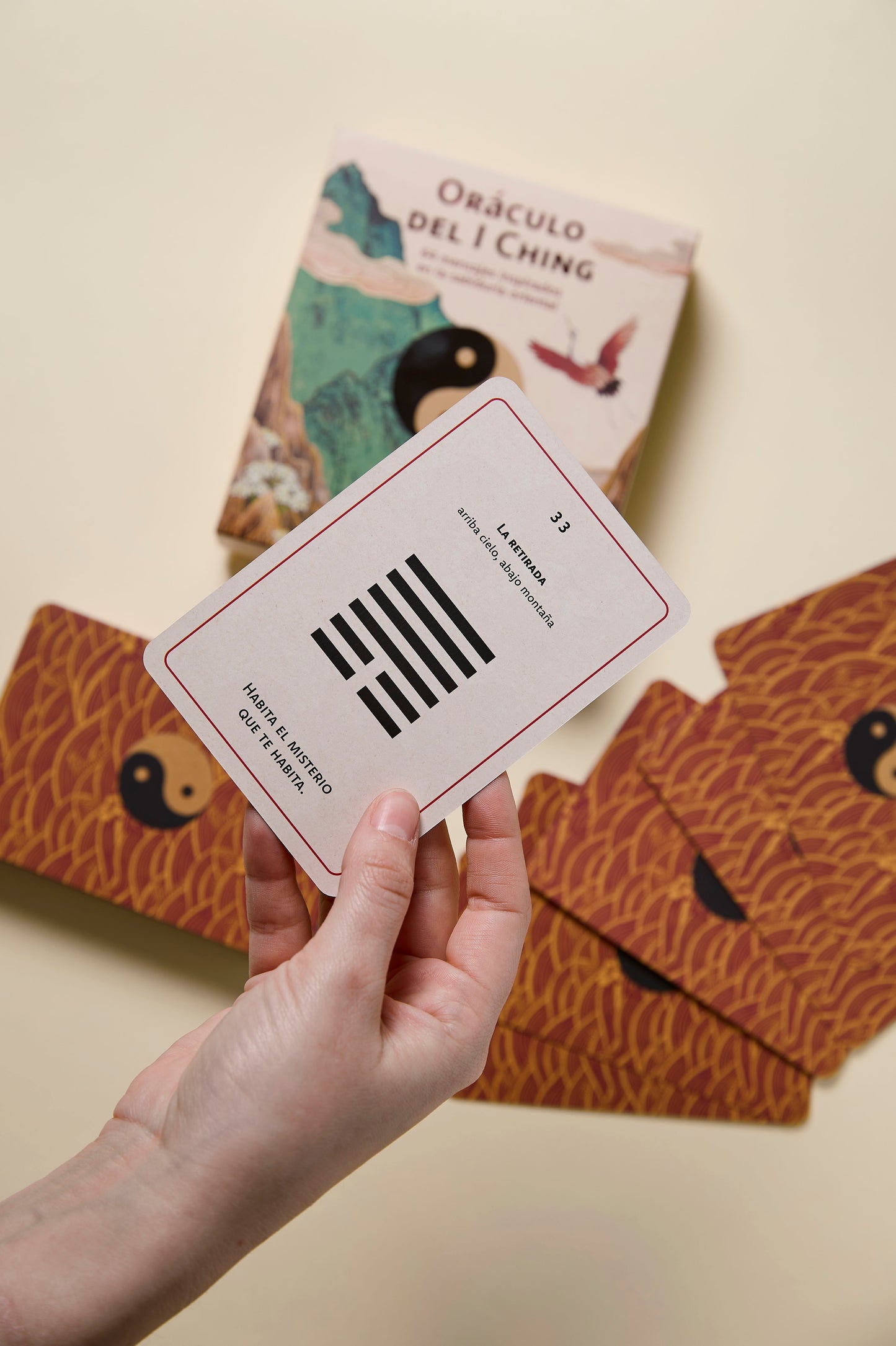 cartas oráculo adivinación y astrología